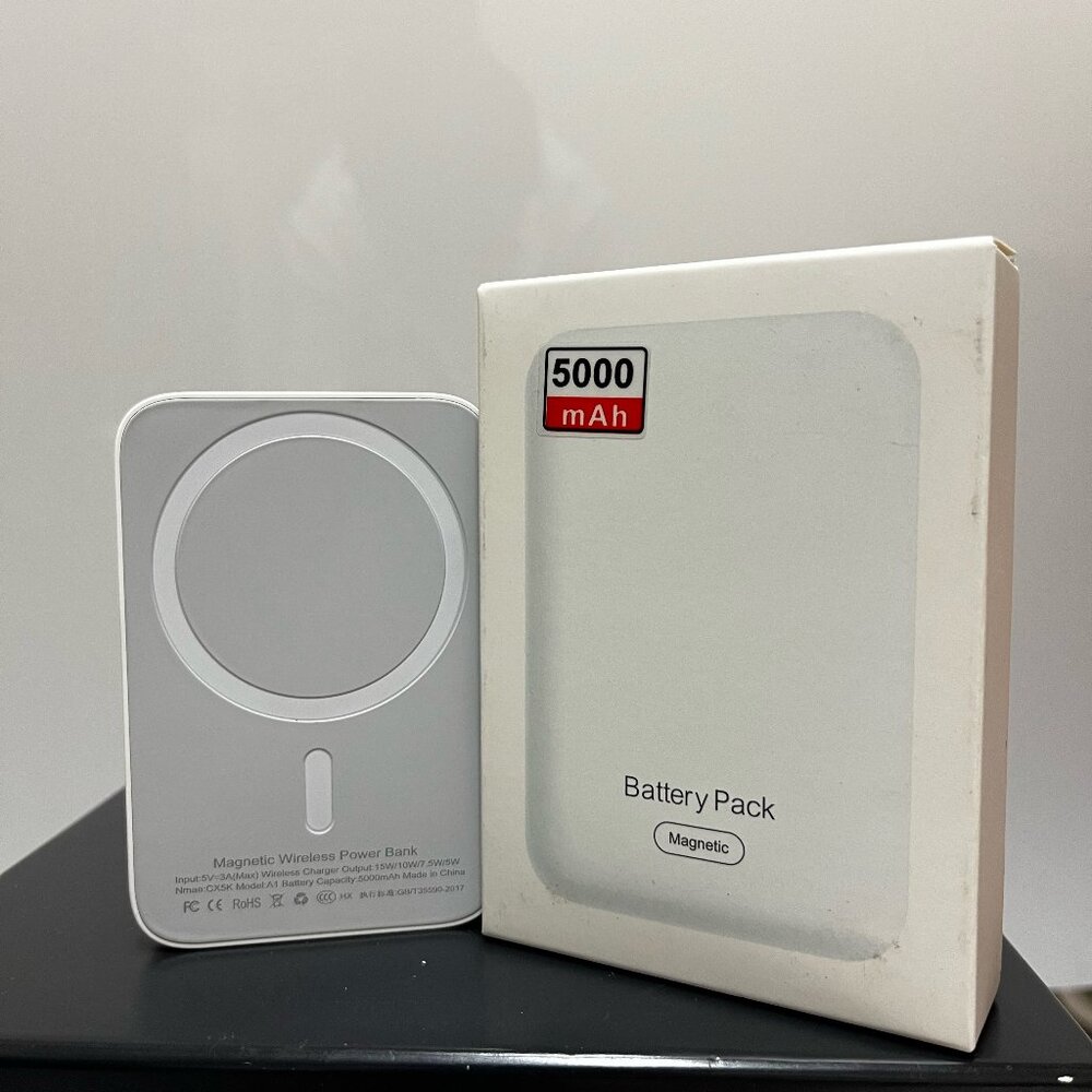 White 5000mAh Fast Charging Battery Pack Magnetic(Not Apple Brand)